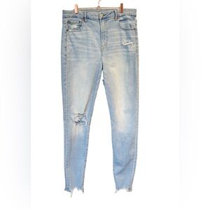 American Eagle | Curvy Super Hi-Rise Jegging Light
Wash Chewed Hem Jeans Long